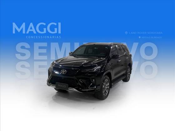 TOYOTA HILUX SW4 2.8 D-4D TURBO DIESEL SRX PLATINUM 7L 4X4 AUTOMÁTICO TOYOTA HILUX SW4 2.8 D-4D TURBO DIESEL SRX PLATINUM 7L 4X4 AUTOMÁTICO